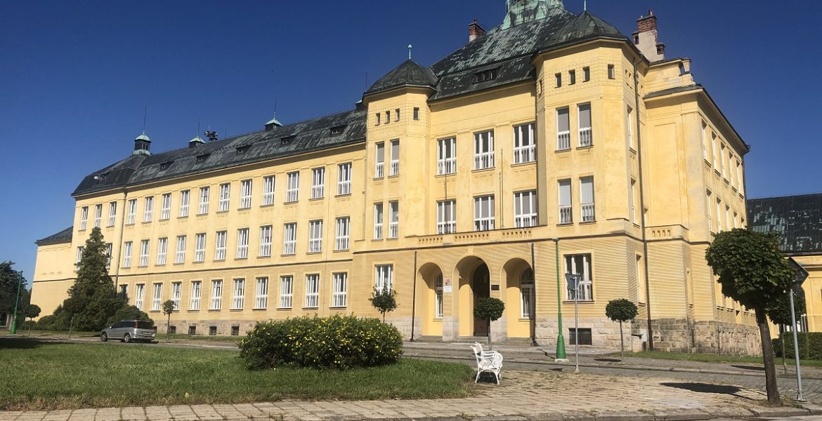 ZŠ B. Němcové Jaroměř-Výměna oken na schodišti